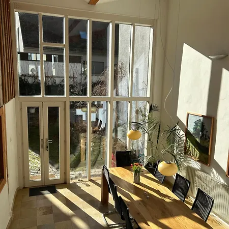 Einzeldenkmal In Der Altstadt Von Willa Ratyzbona